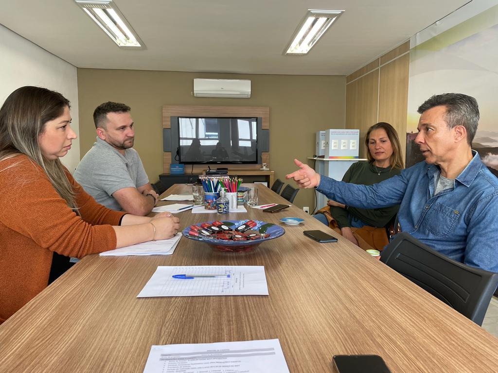 CVB intermedia nova reunião de briefing com associados