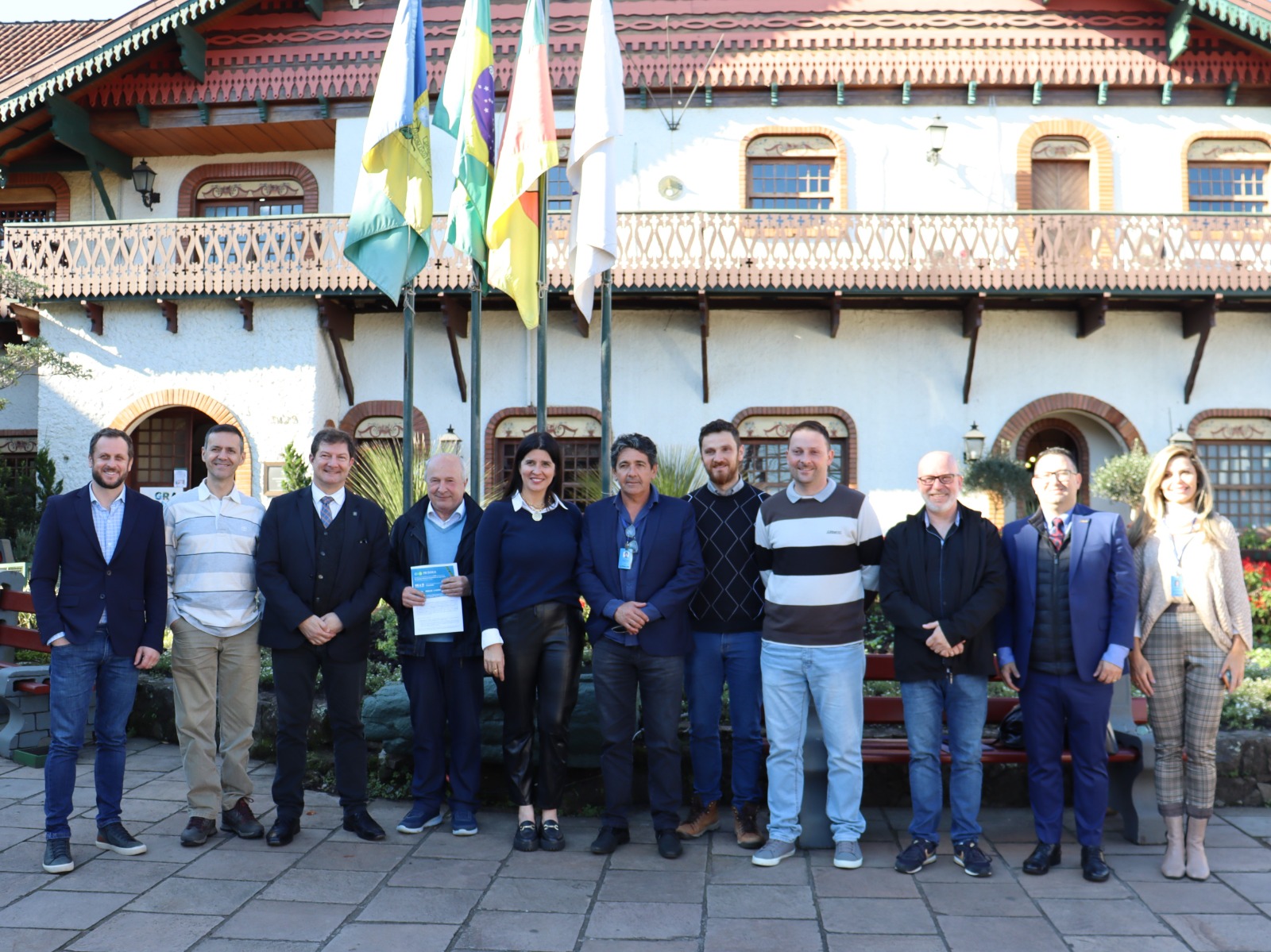 Evento captado pelo Convention entrega convite de abertura à Prefeitura de Gramado