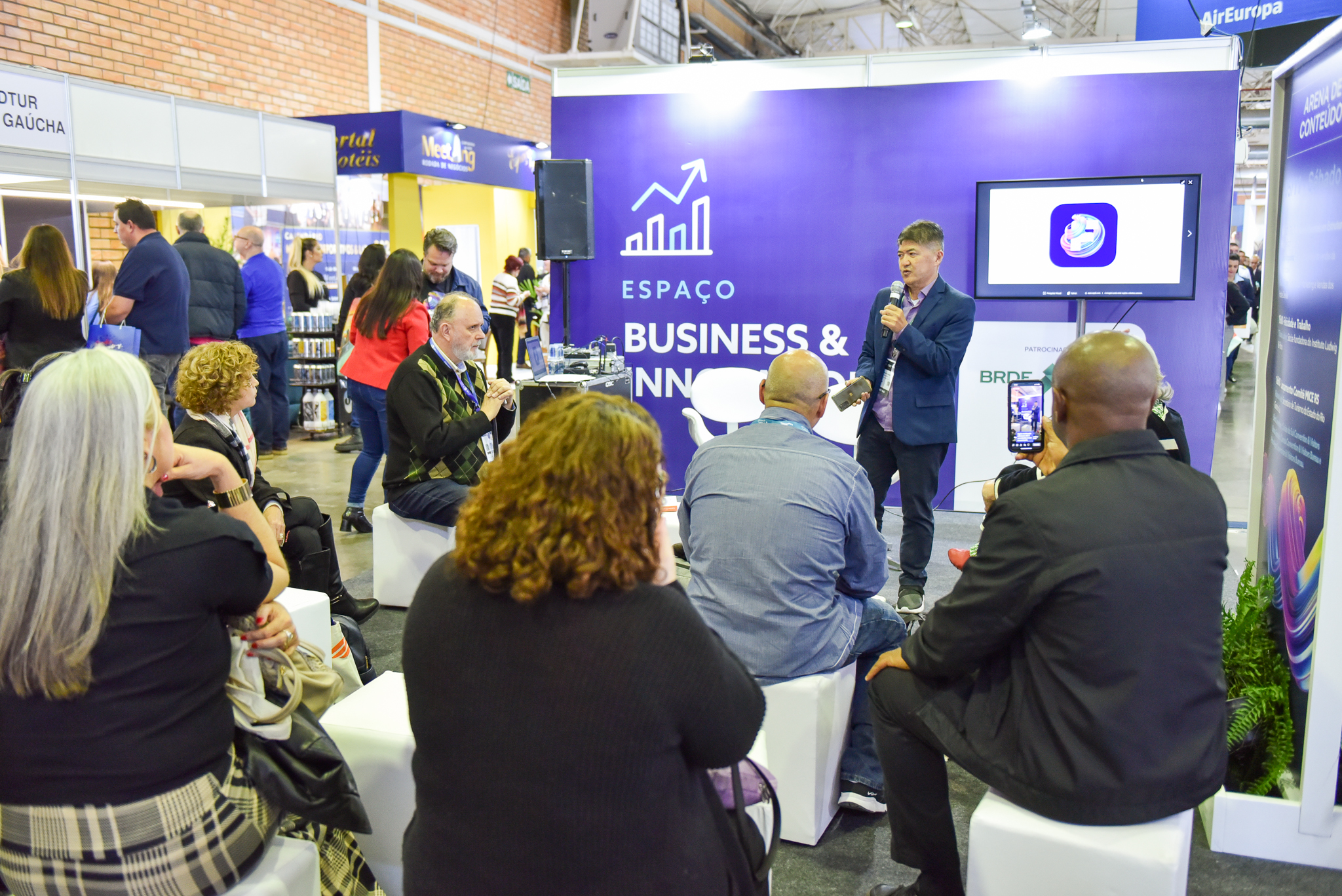 Inovação, tecnologia e negócios consolidam o Espaço Business & Innovation do Festuris