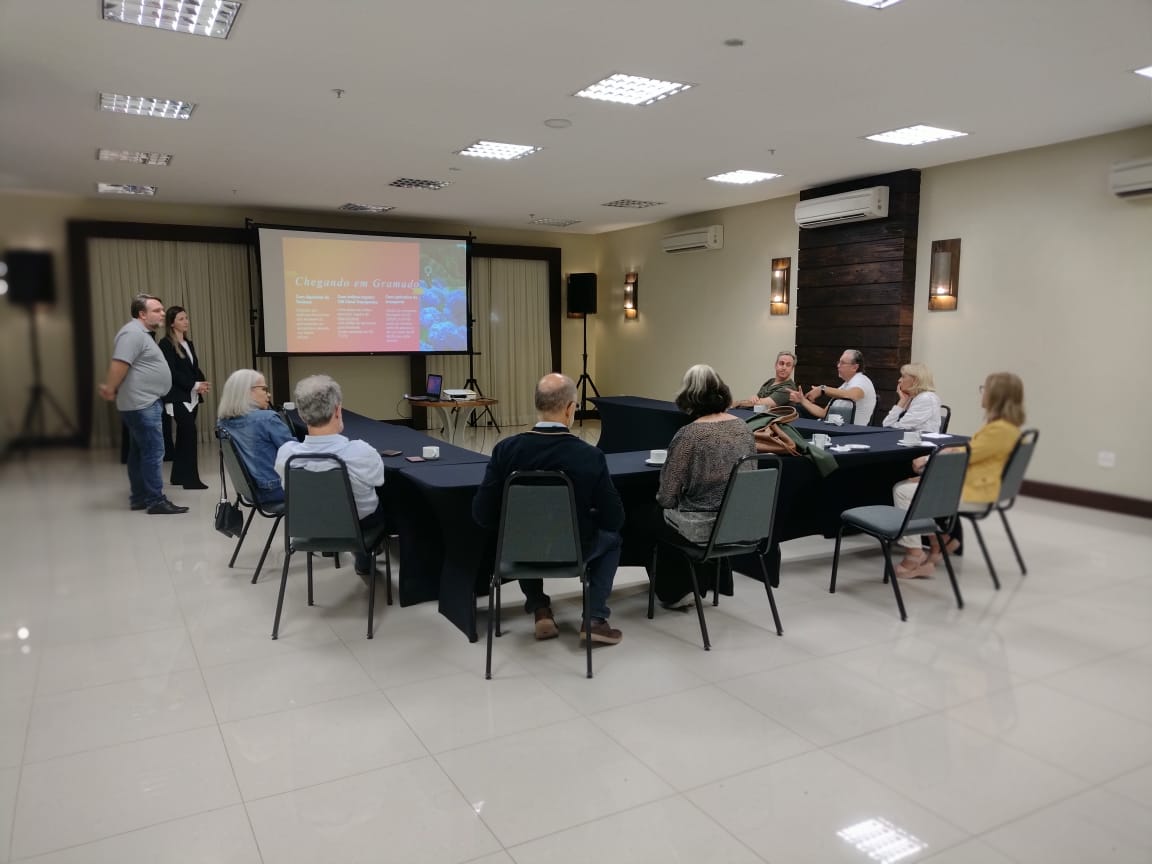 Equipe trabalha na captação de evento de saúde mental