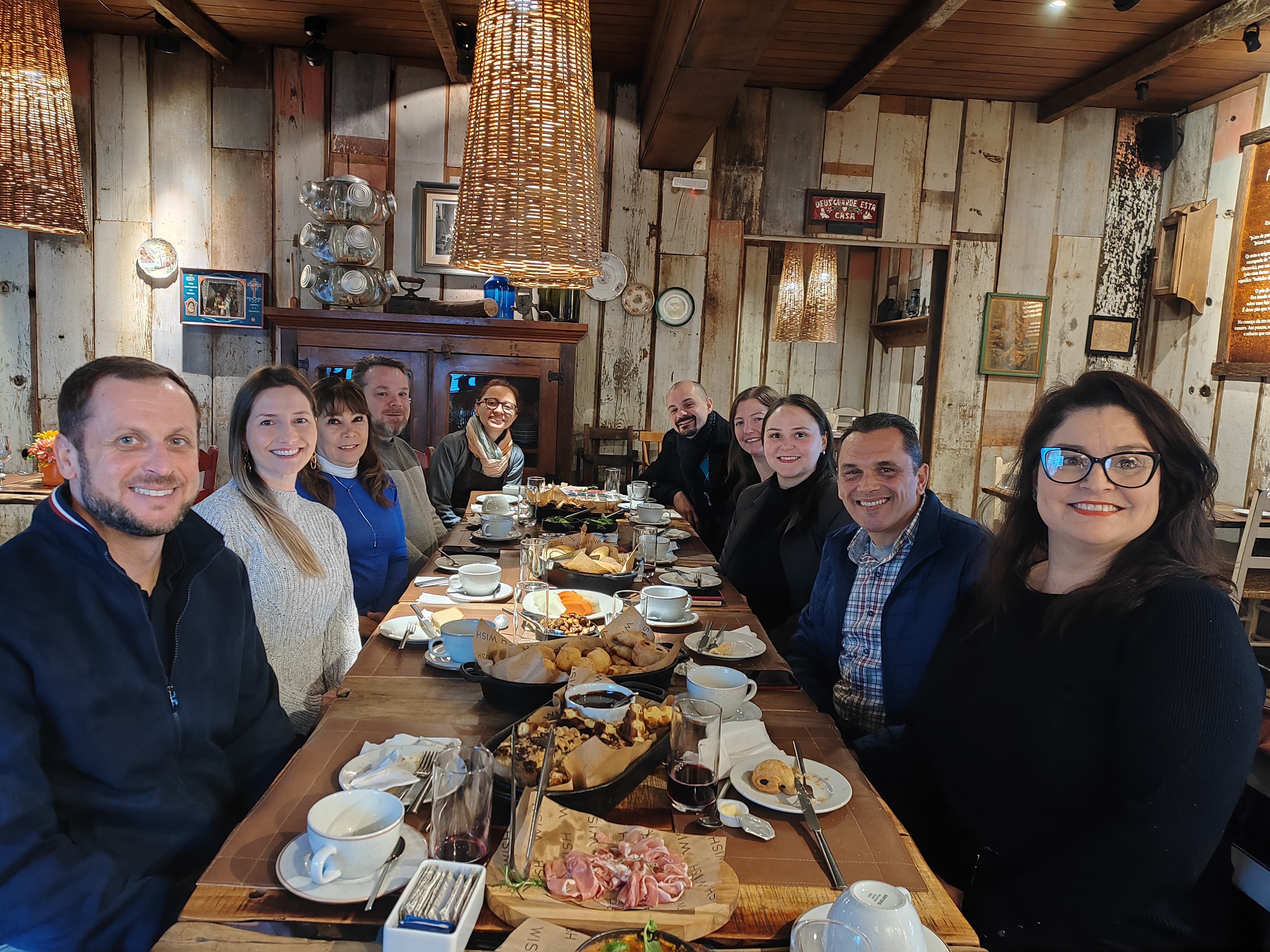 Wish Serrano recebe time do CVB para reforçar parceria 