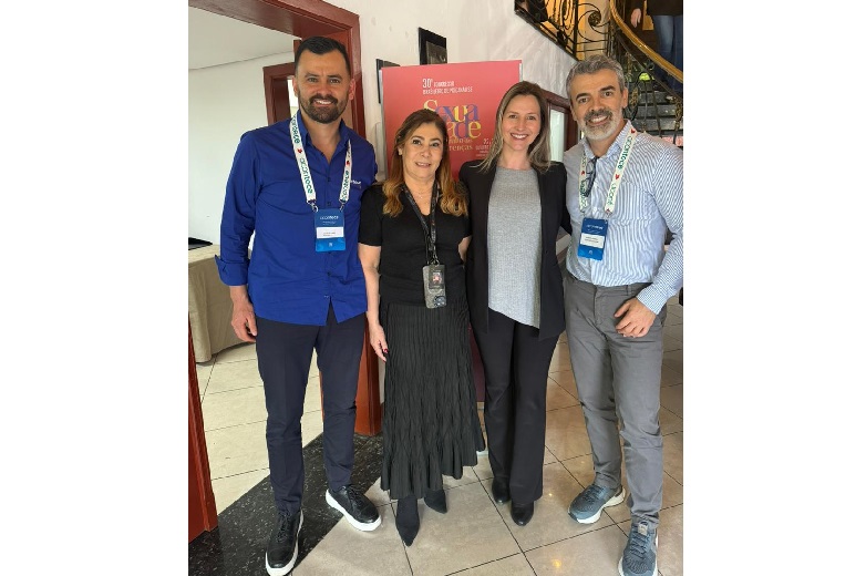 Captadora visita congresso captado e estreita relacionamento com organizadores