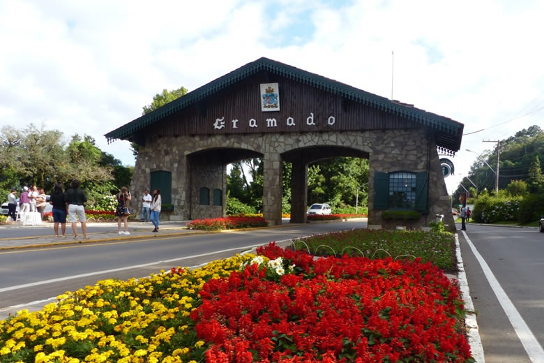Pórtico (Entrada Via Nova Petrópolis) - Gramado & Canela Convention & Visitors Bureau