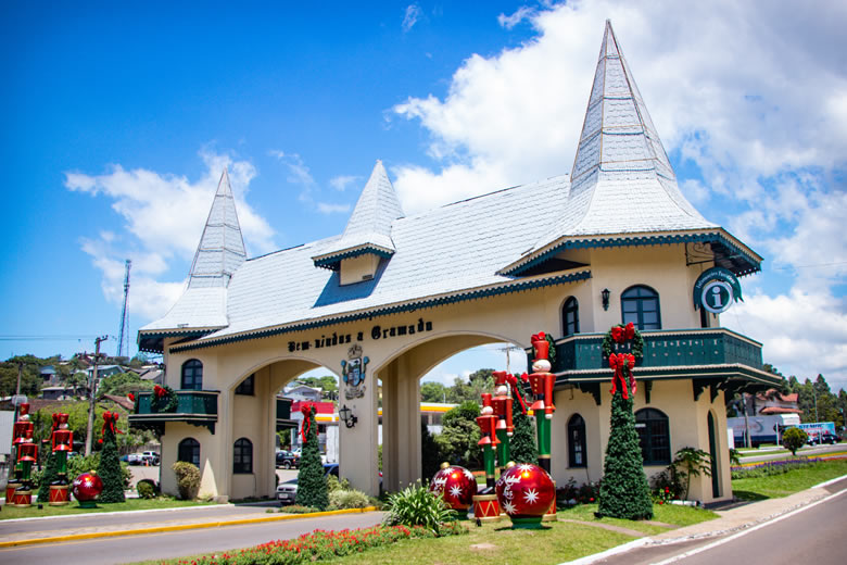 Pórtico (Entrada Via Taquara) - Gramado & Canela Convention & Visitors Bureau