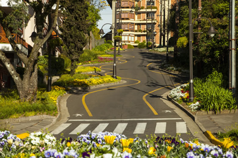 Rua Torta - Gramado & Canela Convention & Visitors Bureau